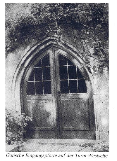 Ev_Kirche-Gotische Eingangspforte_400